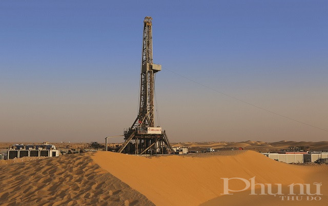 Gi&agrave;n khoan PVD tại sa mạc Sahara.