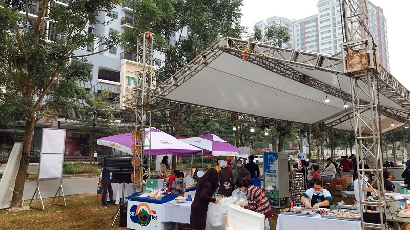 Trong 02 ng&agrave;y 26 v&agrave; 27/12/2020 tổ chức hội chợ trưng b&agrave;y 15 gian h&agrave;ng về c&aacute;c mặt h&agrave;ng n&ocirc;ng sản an to&agrave;n của H&agrave; Nội v&agrave; c&aacute;c tỉnh l&acirc;n cận đ&atilde; qua kiểm định tại Khu đ&ocirc; thị Gamuda, phường Trần Ph&uacute;, Ho&agrave;ng Mai, H&agrave; Nội