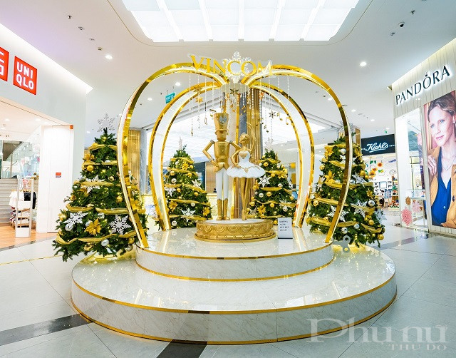 Đón Giáng Sinh 2020 rực rỡ cùng hàng ngàn quà tặng bất ngờ tại Vincom - ảnh 4