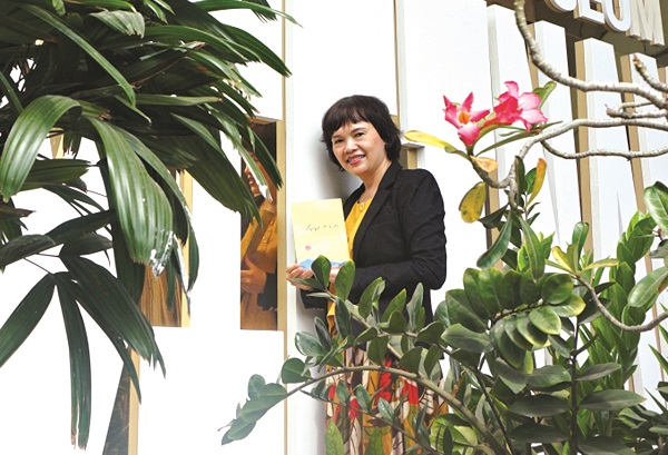 Nữ thi sĩ Trần Kim Hoa một vẻ đẹp thơ giàu nữ tính - ảnh 1