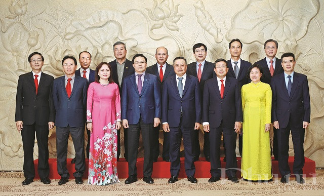 Tập thể Ban Thường vụ Tập đo&agrave;n Dầu kh&iacute; Việt Nam kh&oacute;a II.