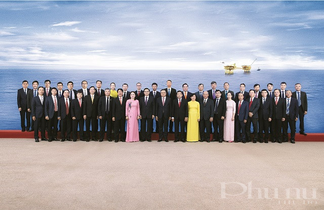 Tập thể BCH Đảng bộ Tập đo&agrave;n Dầu kh&iacute; Việt Nam kh&oacute;a II.