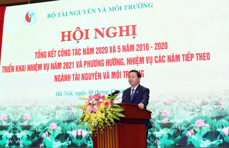 Bộ trưởng Bộ T&agrave;i nguy&ecirc;n v&agrave; M&ocirc;i trường ph&aacute;t biểu