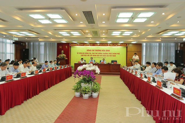 To&agrave;n cảnh buổi l&agrave;m việc.