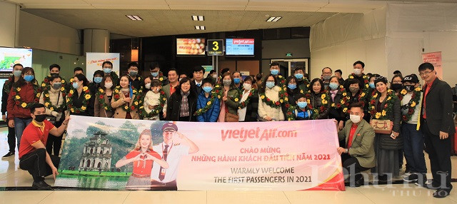 Chuyến bay VJ127 khởi hành với ngập tràn nụ cười.