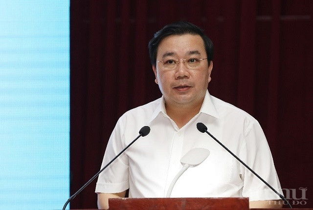 &Ocirc;ng Chử Xu&acirc;n Dũng - Gi&aacute;m đốc Sở Gi&aacute;o dục v&agrave; Đ&agrave;o tạo H&agrave; Nội ph&aacute;t biểu tại hội nghị.