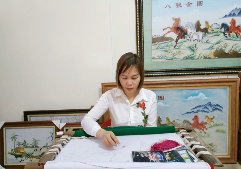 Ngô Thj Thơ được Hiệp hội làng nghề Hải Phòng công nhận Nghệ nhân thêu ren móc chỉ Hải Phòng năm 2020 Ngô Thj Thơ được Hiệp hội làng nghề Hải Phòng công nhận Nghệ nhân thêu ren móc chỉ Hải Phòng năm 2020
