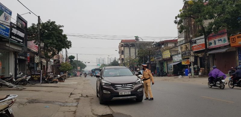 Đội CSGT số 10: Năm 2020 xử lý 263 trường hợp dừng đỗ sai quy định - ảnh 3