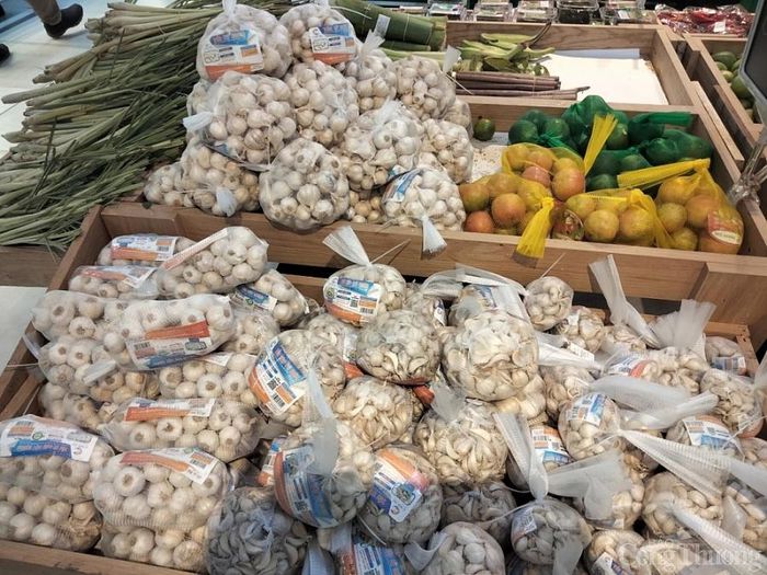 Nhiều doanh nghiệp nhập khẩu c&aacute;c mặt h&agrave;ng như h&agrave;nh, tỏi, gừng, đậu n&agrave;nh&hellip; cho biết kh&ocirc;ng thể nhập h&agrave;ng về sản xuất v&igrave; c&aacute;c sản phẩm n&agrave;y gần đ&acirc;y bị quản l&yacute; như dược phẩm theo Th&ocirc;ng tư 48 của Bộ Y tế - Ảnh minh họa