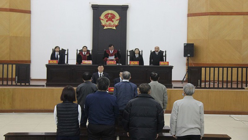 Chủ tọa tuy&ecirc;n bố ho&atilde;n xử phi&ecirc;n to&agrave;