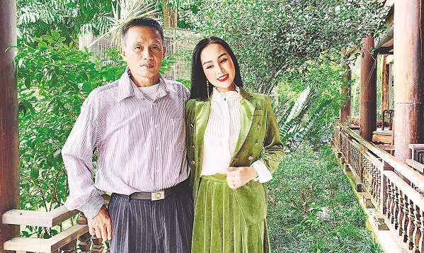 Sao Mai Khánh Ly với bố Sao Mai Khánh Ly với bố