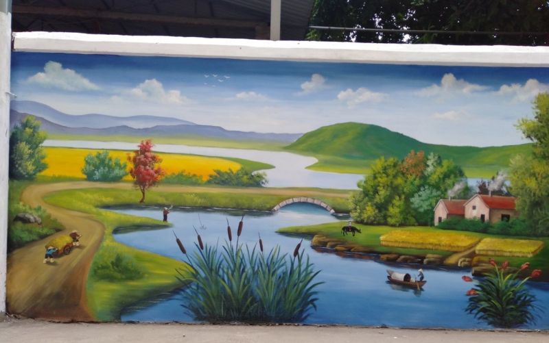 Bức tranh tường do chị em hội viên phụ nữ đảm nhiệm