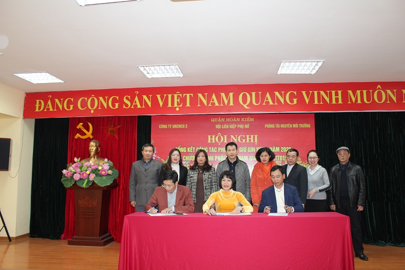 Hội LHPN quận, Công ty Unrenco 2 Hoàn Kiếm, Phòng Tài nguyên môi trường quận tổ chức ký kết