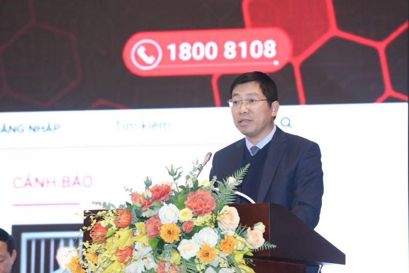 Ông Lưu Đình Phúc, Cục trưởng Cục Phát thanh truyền hình và Thông tin điện tử công bốchính thức ra mắt Cổng thông tin công bố tin giả có tên miền tingia.gov.vn và đường dây nong hotline 18008108. Ảnh: VGP/Hiền Minh