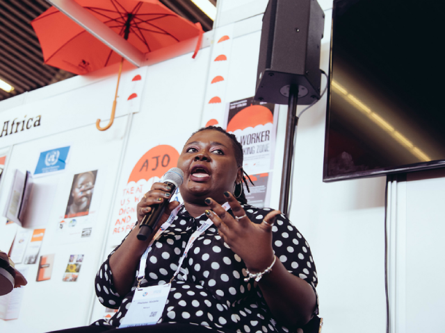 Phelister Abdalla, Điều phối viên Quốc gia của Liên minh Công nhân Tình dục Kenya (KESWA), phát biểu tại một Hội nghị về AIDS.