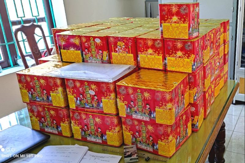 Tang vật pháo hoa nổ