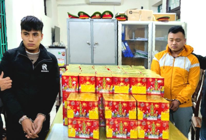 Hai đối tượng cùng tang vật pháo hoa nổ