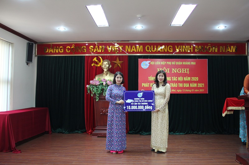 Tại hội nghị, Hội LHPN quận tiếp nhận ủng hộ của 14/14 phường với tổng số tiền 80 triệu đồng  tham gia chương trình 