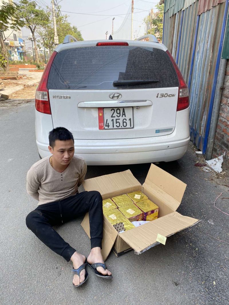 Dương Ngọc Trọng, sinh năm 1994 ở Thanh Đa, Phúc Thọ mua hơn 9kg pháo hoa nổ về để đốt dịp Tết Dương Ngọc Trọng, sinh năm 1994 ở Thanh Đa, Phúc Thọ mua hơn 9kg pháo hoa nổ về để đốt dịp Tết