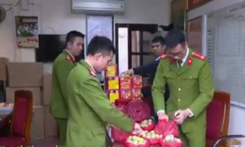 Lực lượng Công an huyện Đông Anh quyết liệt đấu tranh với tội phạm buôn bán, vận chuyển, tàng trữ hàng cấm Lực lượng Công an huyện Đông Anh quyết liệt đấu tranh với tội phạm buôn bán, vận chuyển, tàng trữ hàng cấm