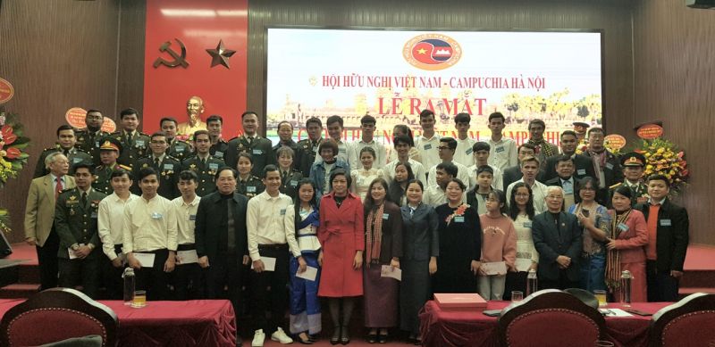 Các đại biểu chụp ảnh lưu niệm cùng Chi hội