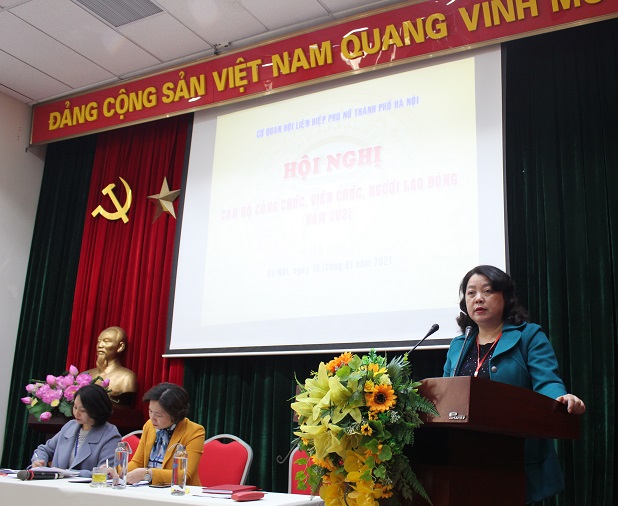 Đồng chí Nguyễn Thị Thu Thủy - Phó Chủ tịch Thường trực Hội LHPN Hà Nội phát biểu tại hội nghị