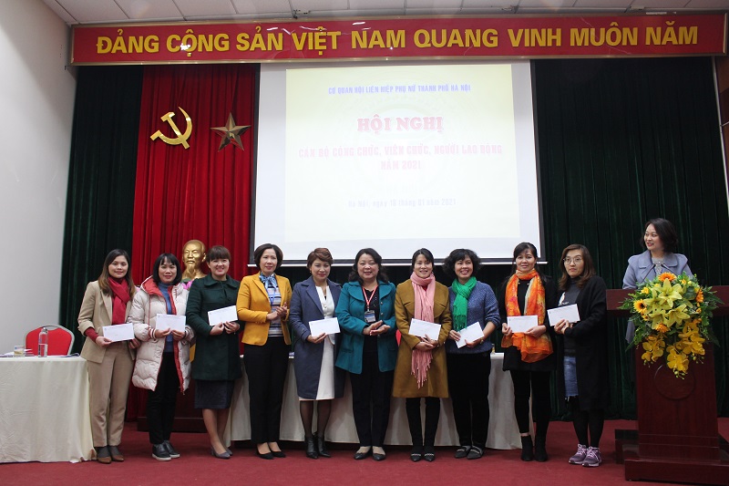 Năm 2020, 8 tập thể gồm các ban và đơn vị trực thuộc Hội LHPN Hà Nội đạt thành tích xuất sắc trong công tác