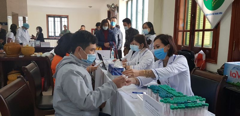 Các phóng viên, biên tập viên, kỹ thuật viên các cơ quan báo chí trung ương và địa phương làm thủ tục xét nghiệm SARS-Covid-2 Các phóng viên, biên tập viên, kỹ thuật viên các cơ quan báo chí trung ương và địa phương làm thủ tục xét nghiệm SARS-Covid-2