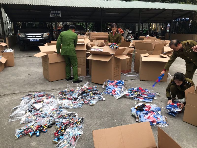 Sản phẩm đồ chơi trẻ em có hình súng các loại không có hóa đơn chứng từ