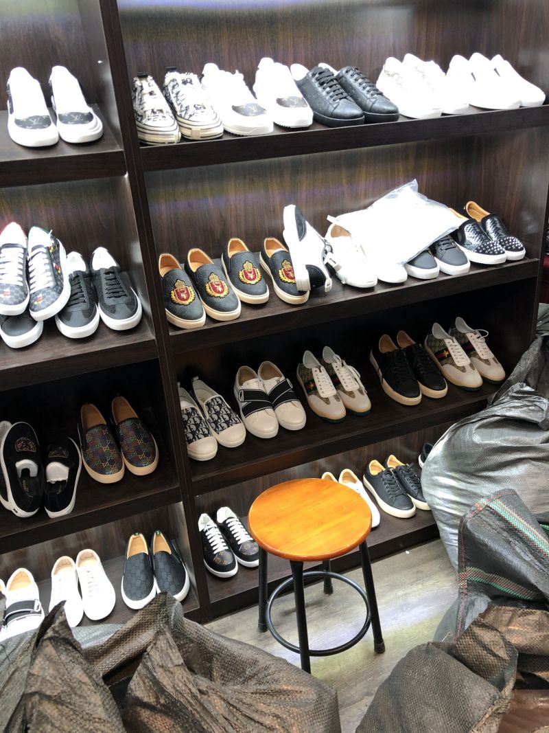 Sản phẩm giả mạo nhãn hiệu nổi tiếng