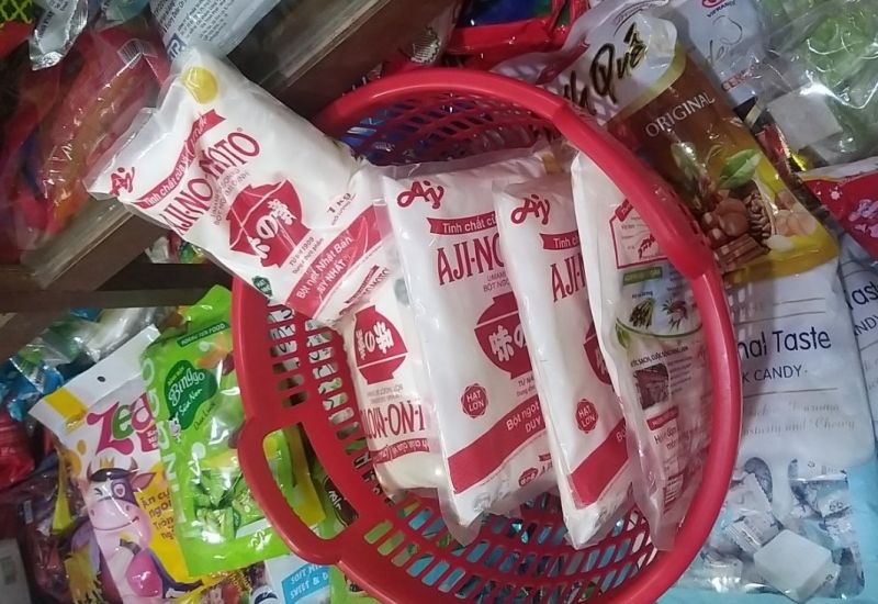 Sản phẩm c&oacute; dấu hiệu giả mạo nh&atilde;n hiệu Ajinomoto v&agrave; h&igrave;nh