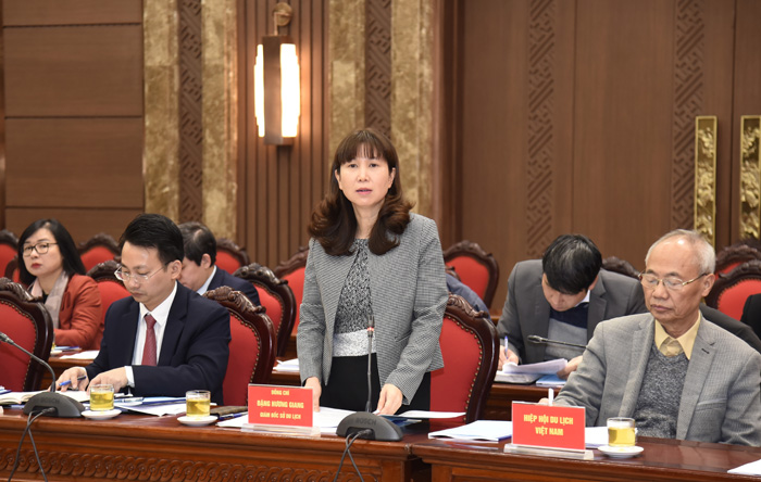 Giám đốc Sở Du lịch Đặng Hương Giang báo cáo tại buổi làm việc Giám đốc Sở Du lịch Đặng Hương Giang báo cáo tại buổi làm việc