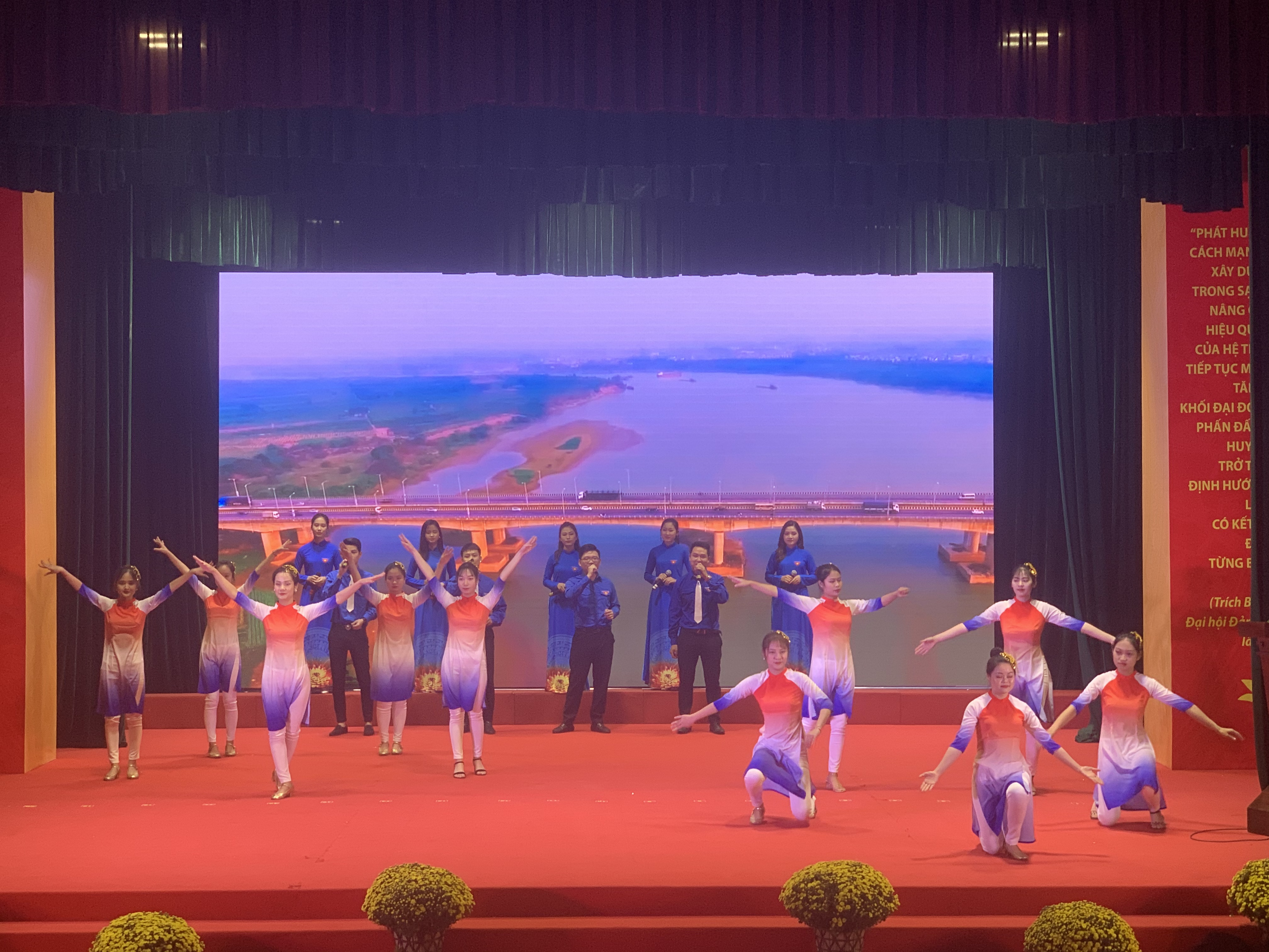 Văn nghệ chào mừng Hội nghị Văn nghệ chào mừng Hội nghị