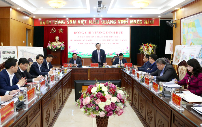 Bí thư Thành ủy Vương Đình Huệ phát biểu mở đầu buổi làm việc