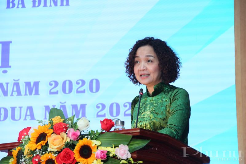 Đồng chí Đinh Thị Phương Liên - Chủ tịch Hội LHPN quận Ba Đình tiếp thu ý kiến chỉ đạo của Hội LHPN Hà Nội và lãnh đạo quận Ba Đình, đồng thời phát động phong trào thi đua của Hội LHPN quận trong năm 2021.