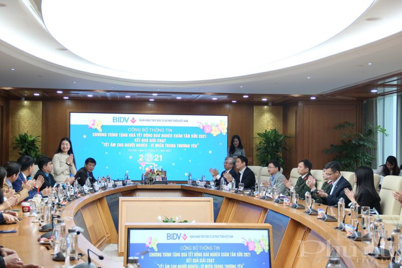 Quang cảnh lễ công bố