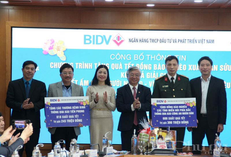 Thông qua các cơ quan báo chí, BIDV dành tặng nhiều phần quà ý nghĩa cho thương bệnh binh,