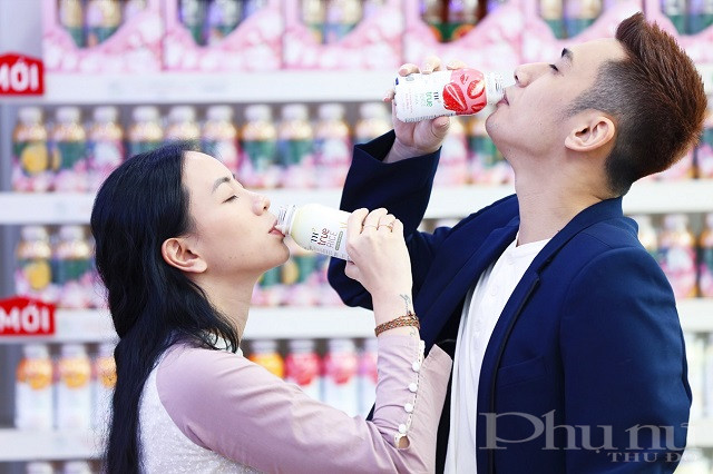 Một ly nước thanh mát sẽ giúp cân bằng dinh dưỡng, bổ sung lượng vitamin cần thiết cho chế độ ăn ngày Tết nhiều thịt nhiều đạm. Một ly nước thanh mát sẽ giúp cân bằng dinh dưỡng, bổ sung lượng vitamin cần thiết cho chế độ ăn ngày Tết nhiều thịt nhiều đạm.