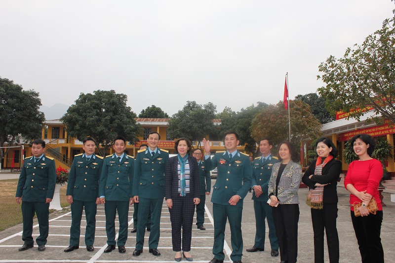 Đoàn công tác thăm quan Tiểu đoàn Tên lửa 151. Theo lời giới thiệu của Đại úy, Trịnh Ngọc Tùng Tiểu đoàn trưởng  cho biết: Tiểu đoàn có 2 Đị hội trực thuộc, 2 Trung đội trực thuộc (Trung đội Ra đa và Trung đội Thông tin), 1 bộ phận Hậu Cần.