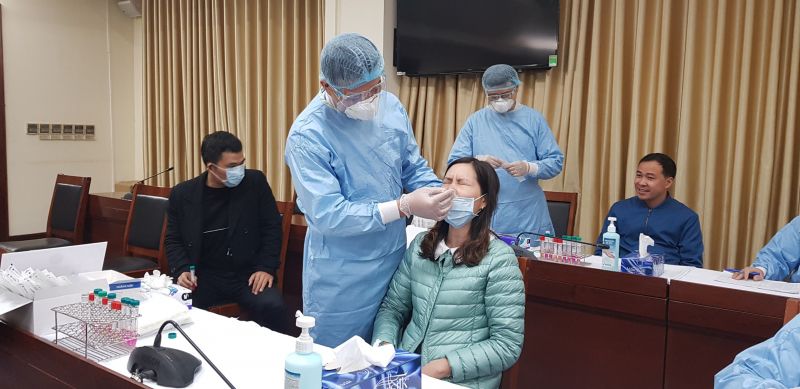 Phóng viên được lấy dịch ở mũi Phóng viên được lấy dịch ở mũi