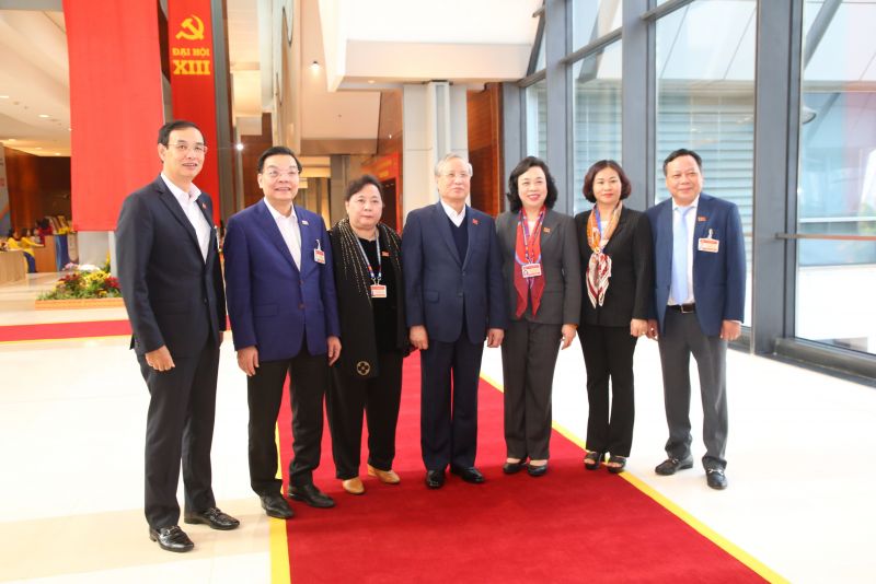 Các đại biểu chụp ảnh lưu niệm Các đại biểu chụp ảnh lưu niệm