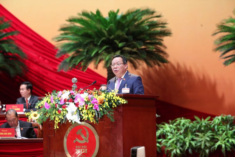 Phó Bí thư thành ủy Hà Nội Nguyễn Văn Phong trình bày tham luận Phó Bí thư thành ủy Hà Nội Nguyễn Văn Phong trình bày tham luận