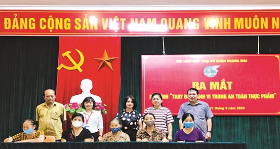 Hội PN quận ra mắt mô hình Chi hội phụ nữ thay đổi hành vi trong an toàn thực phẩm tại phường Lĩnh Nam năm 2020