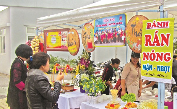 Nhiều sản phẩm truyền thống, thực phẩm an toàn được Hội PN quận giới thiệu tại Ngày hội phụ nữ Hoàng Mai sáng tạo, khởi nghiệp