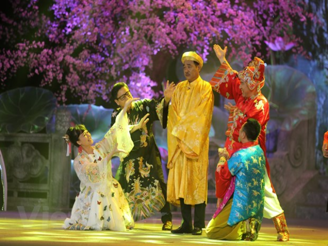 Bên cạnh đề cập đến những điểm tích cực, “Táo Quân” vẫn giữ được nét đặc sắc vốn có là tính phản biện thông qua lăng kính hài hước.