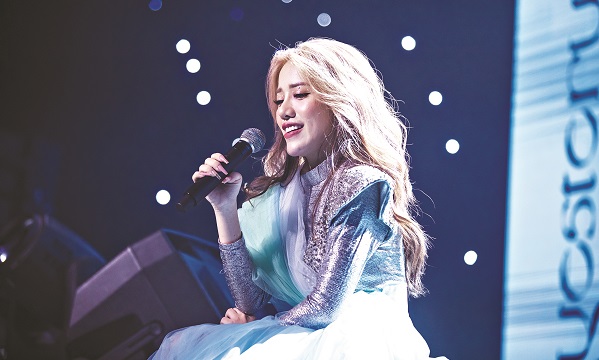 Phùng Khánh Linh: Từ cô nàng khép mình đến nữ nghệ sĩ trẻ nổi bật làng nhạc - ảnh 3