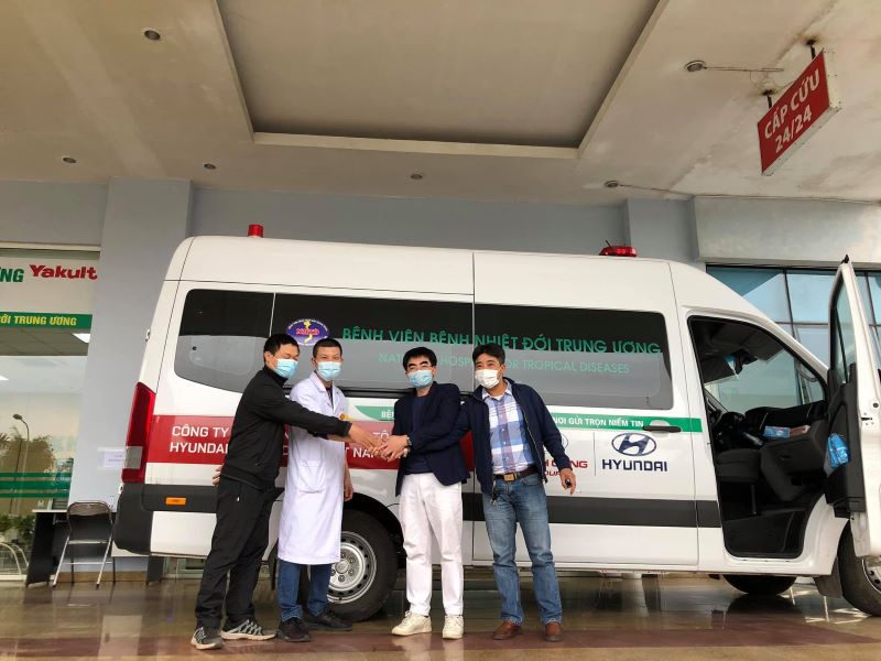 Y bác sĩ BV Bệnh Nhiệt đới TƯ trước giờ lên đường hỗ trợ Hải Dương phòng chống dịch Covid-19.