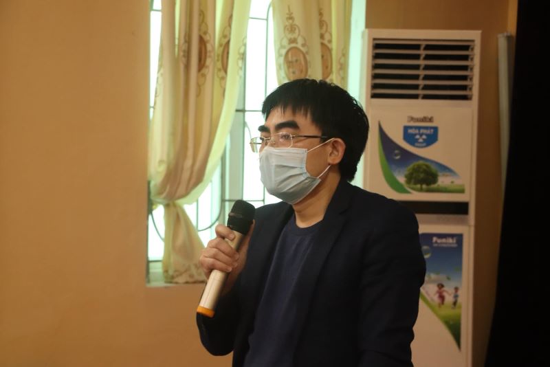 ThS.BS Vũ Minh Điền (Bệnh viện Bệnh Nhiệt đới TƯ) trao đổi với các y bác sĩ BV TP Chí Linh về hoạt động phòng dịch. ThS.BS Vũ Minh Điền (Bệnh viện Bệnh Nhiệt đới TƯ) trao đổi với các y bác sĩ BV TP Chí Linh về hoạt động phòng dịch.