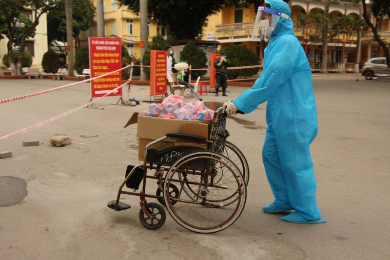 Những hình ảnh xúc động trong trung tâm y tế TP Chí Linh - ảnh 5