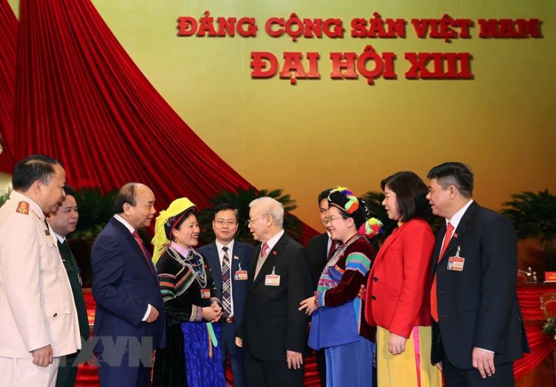 Tổng Bí thư, Chủ tịch nước Nguyễn Phú Trọng và Ủy viên Bộ Chính trị, Thủ tướng Chính phủ Nguyễn Xuân Phúc gặp gỡ các đại biểu dự Đại hội, sáng 29/1. (Ảnh: TTXVN) Tổng Bí thư, Chủ tịch nước Nguyễn Phú Trọng và Ủy viên Bộ Chính trị, Thủ tướng Chính phủ Nguyễn Xuân Phúc gặp gỡ các đại biểu dự Đại hội, sáng 29/1. (Ảnh: TTXVN)